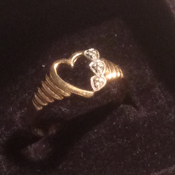 Jewelry - 10K gold ring with three diamonds